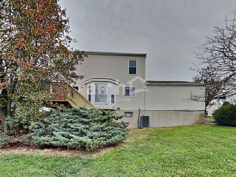 Building Photo - 753 Lakefield Dr