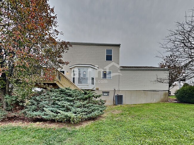 Building Photo - 753 Lakefield Dr