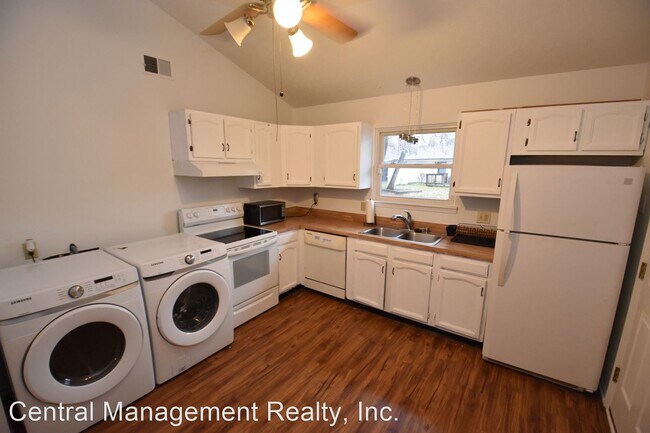 Building Photo - 2 br, 1 bath House - 120 W. Leyete Ave