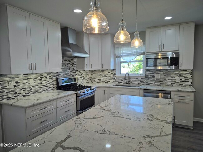 Building Photo - 11147 Bugatti Ct