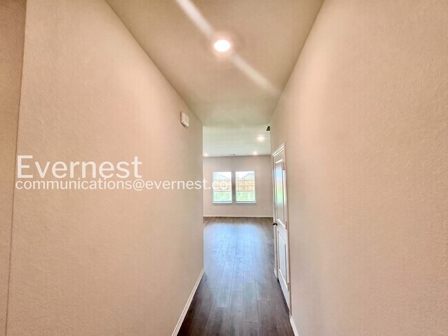 Building Photo - Modern Living with Fenced Yard and Garage Access  / 3 Bed & 2 Bath / Available Now!