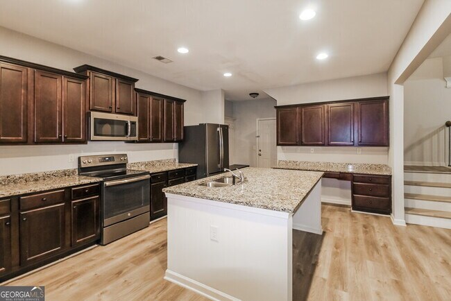 Building Photo - 221 Sableshire Way
