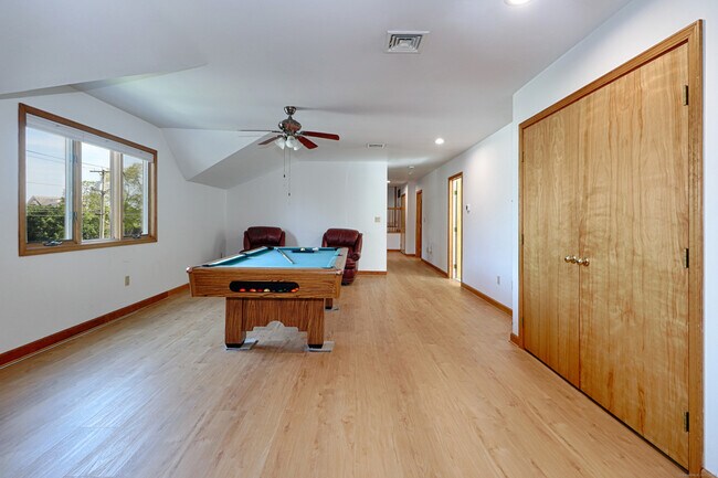 Building Photo - 560 Fairfield Beach Rd