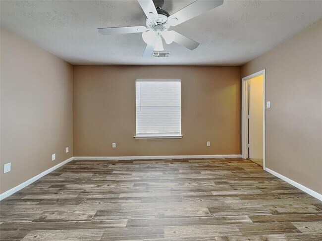 Building Photo - 6611 Dillon Dr