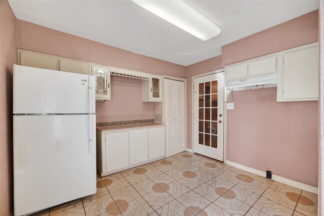 Building Photo - 968 Garapan St