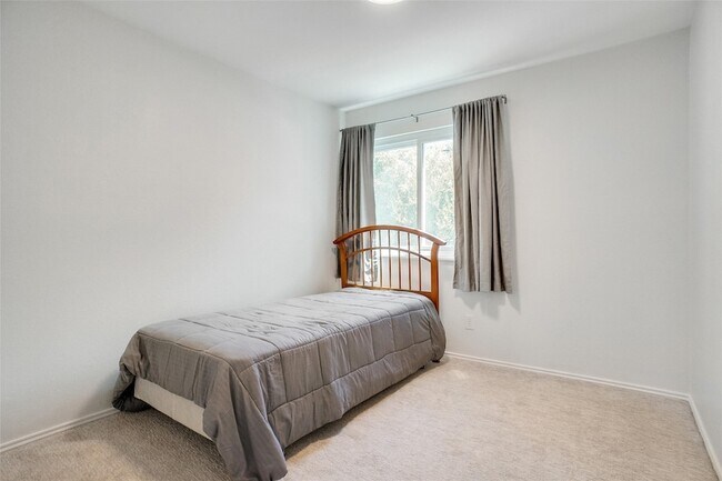 Building Photo - 1602 Stoneway Dr