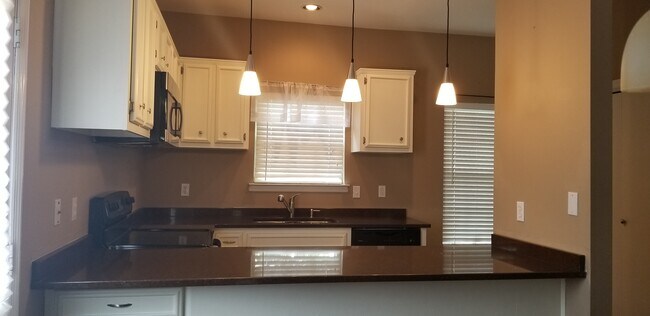 Building Photo - 2730 Linmar Ave