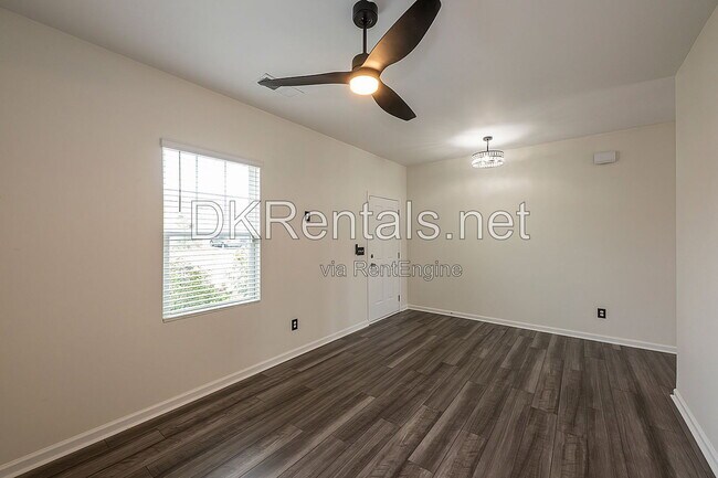 Building Photo - 126 Verona Dr NW