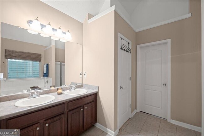 Building Photo - 4945 Cottonwood Tr