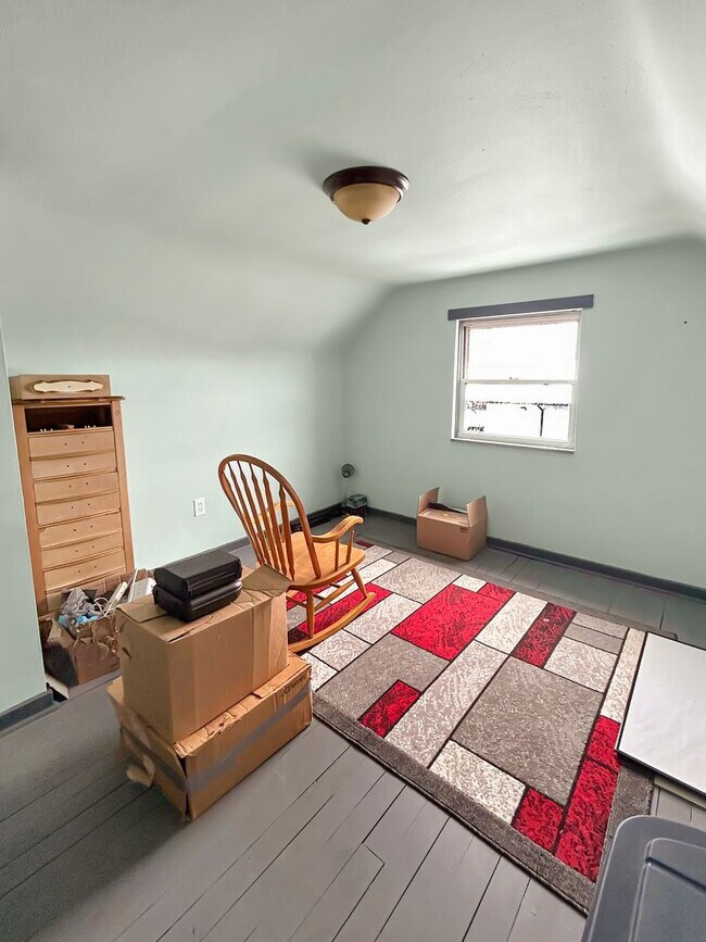 Building Photo - Charming 2-bedroom, 1-bath home in Oakdale, PA!