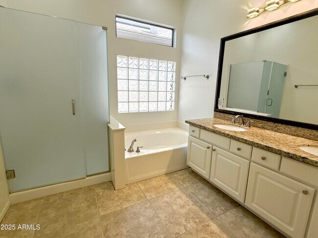 Building Photo - 4208 E Hamblin Dr