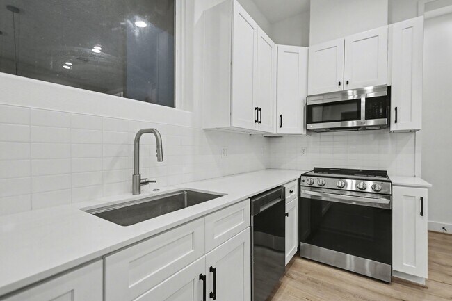 Building Photo - 203 Danna Ln