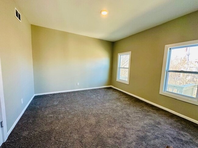 Building Photo - Lease_ Fully Remodeled 3 Bedroom 1 1/2 Bath Welcome Section 8 Call 313-429-3244