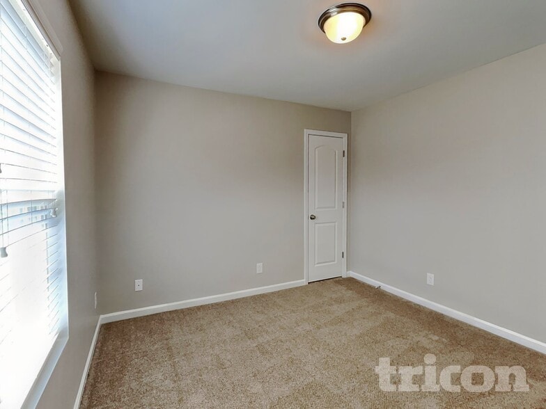 Building Photo - 2004 Blue Rock Ct