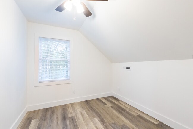 Building Photo - 2045 Southfork Dr