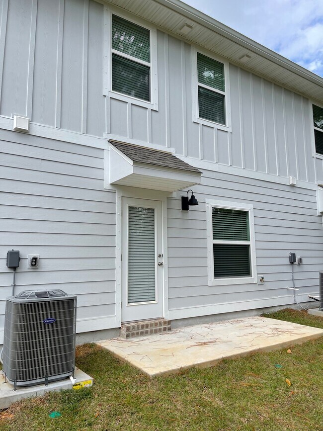 Building Photo - 1630 Iroquois Ct