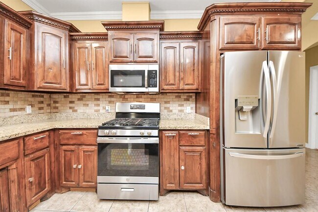 Building Photo - 11643 Antoine Dr