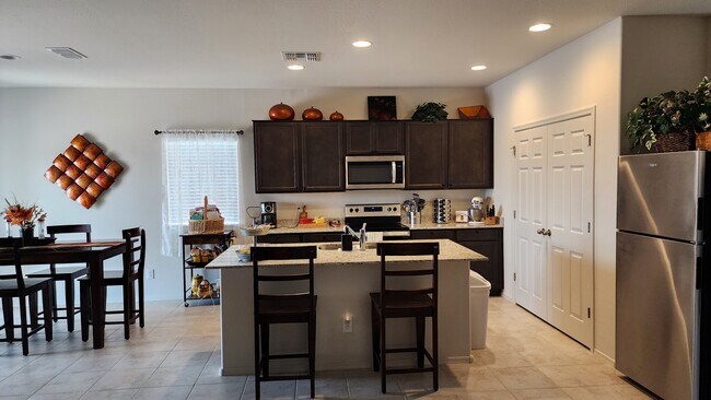 Building Photo - 24615 W Flores Dr