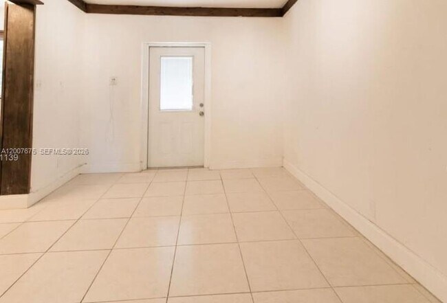 Building Photo - 305 NE 2nd Ave