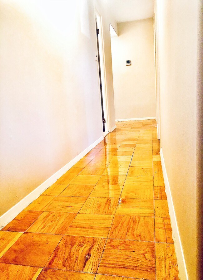 Building Photo - 125 Clubhouse Dr SW