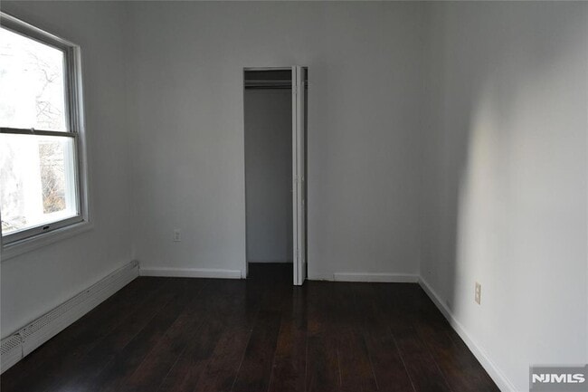 Building Photo - 129 Central Pl