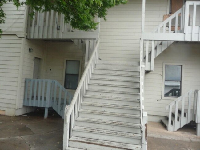 Building Photo - 210 SW 17th St