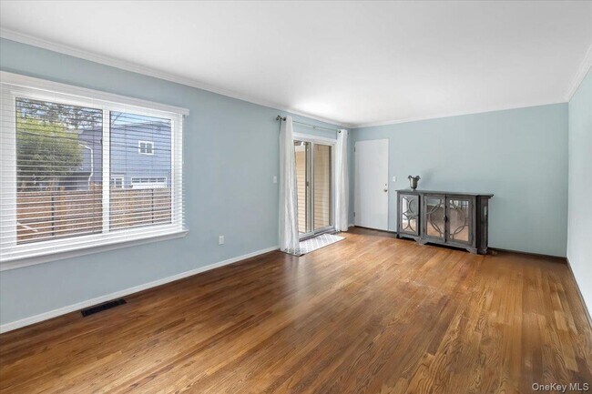 Building Photo - 107 Tennyson Dr