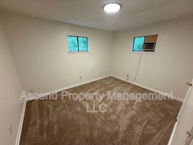 Building Photo - 1206 Sholar Ave