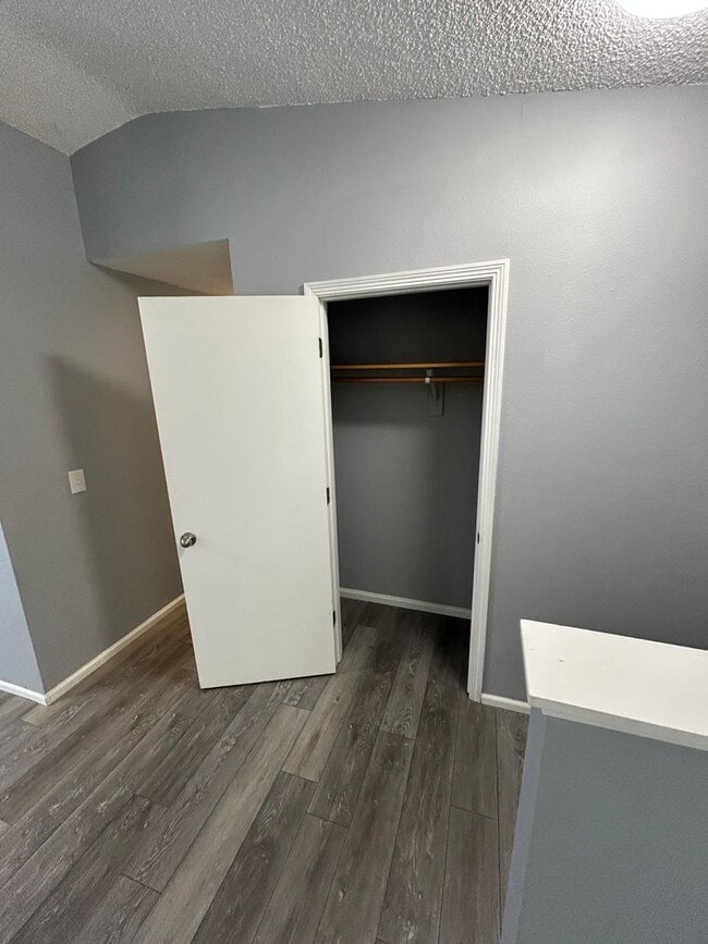 Building Photo - 24783 Parkside Dr