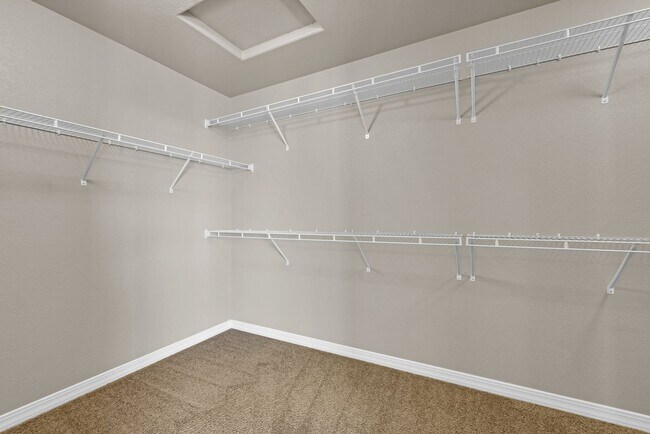Building Photo - Beautiful home available to move in 08/04/...