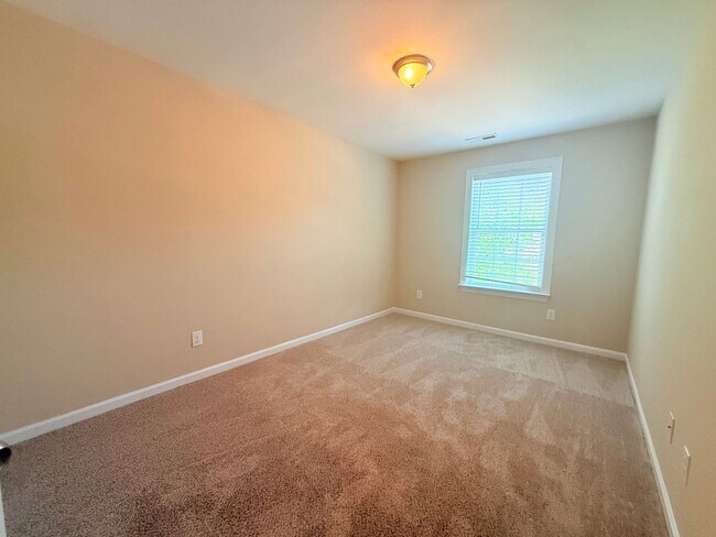 Building Photo - Beautiful Providence Place Townhome Near RTP & RDU – Pool Community!