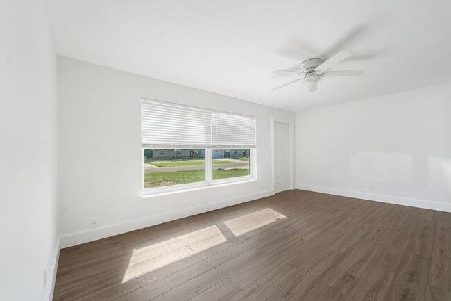 Building Photo - 4317 Birdwood St