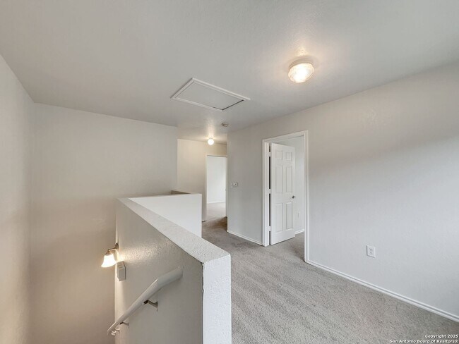 Building Photo - Charming 3 Bedroom 2 Bath home in Northeast Crossing.