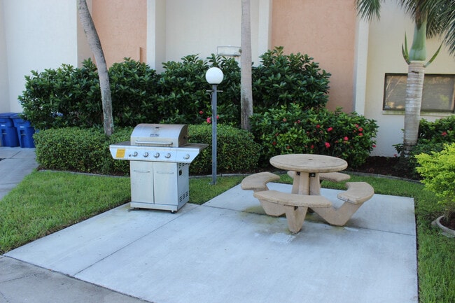 Building Photo - 2/2 Condo with Marina and River Views-Includes cable and water