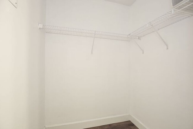 Building Photo - Modern 1/1 Condo in the Heart of Orlando –...
