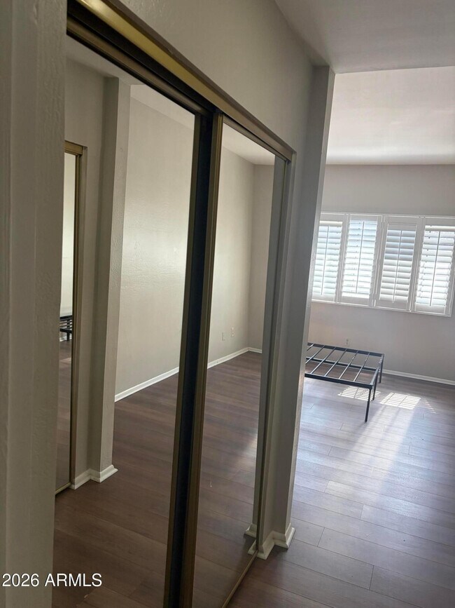 Building Photo - 930 N Mesa Dr