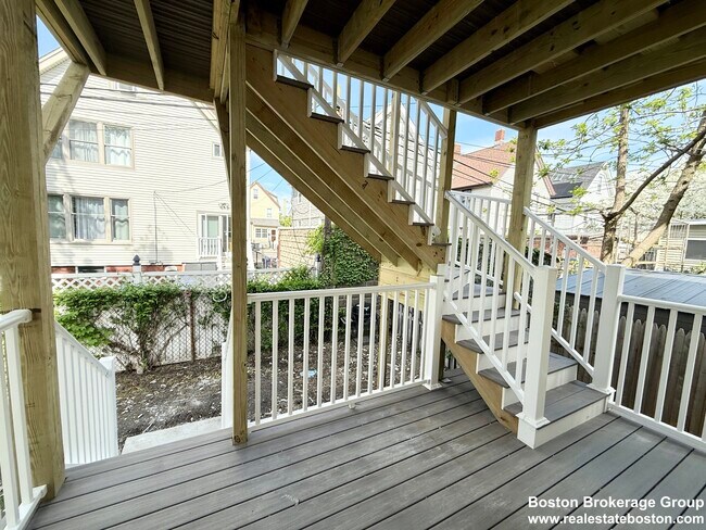 Building Photo - 10 Cawfield St