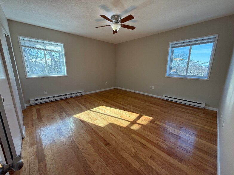 Building Photo - 44 Maple St