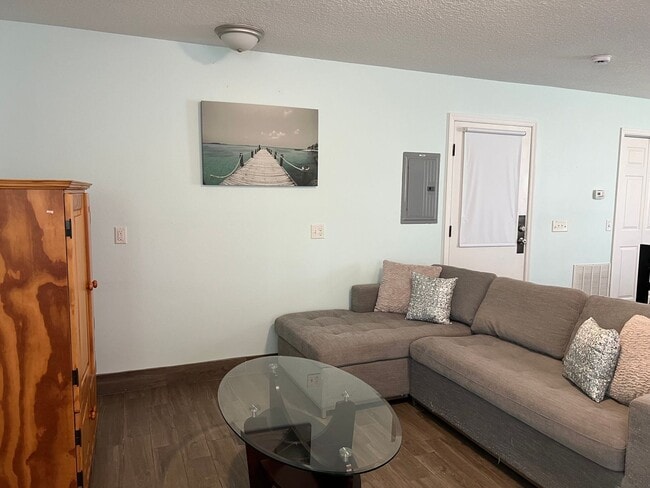 Building Photo - Spacious Efficiency _ In Law Suite_ Fort Pierce