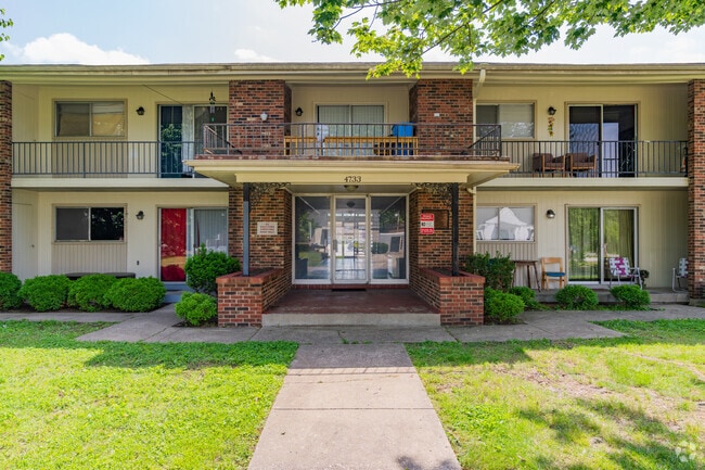 Kenwood Arms - Entrance - Kenwood Arms