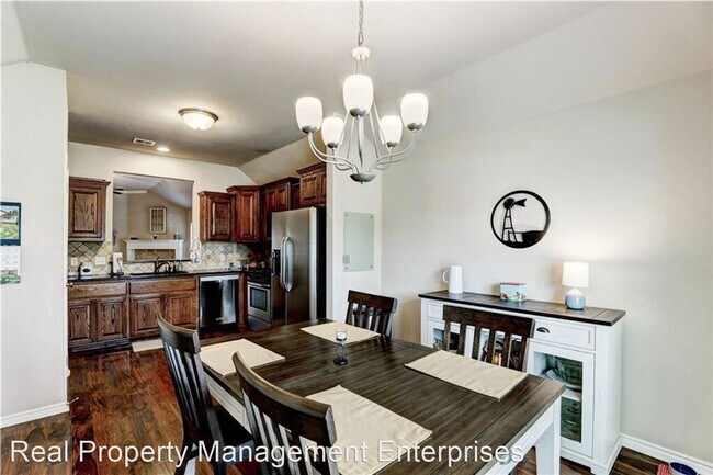 Building Photo - 3 br, 2 bath House - 17609 Red Tailed Hawk...