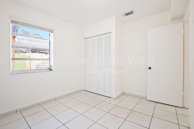 Building Photo - 1531 NW 34th Ave