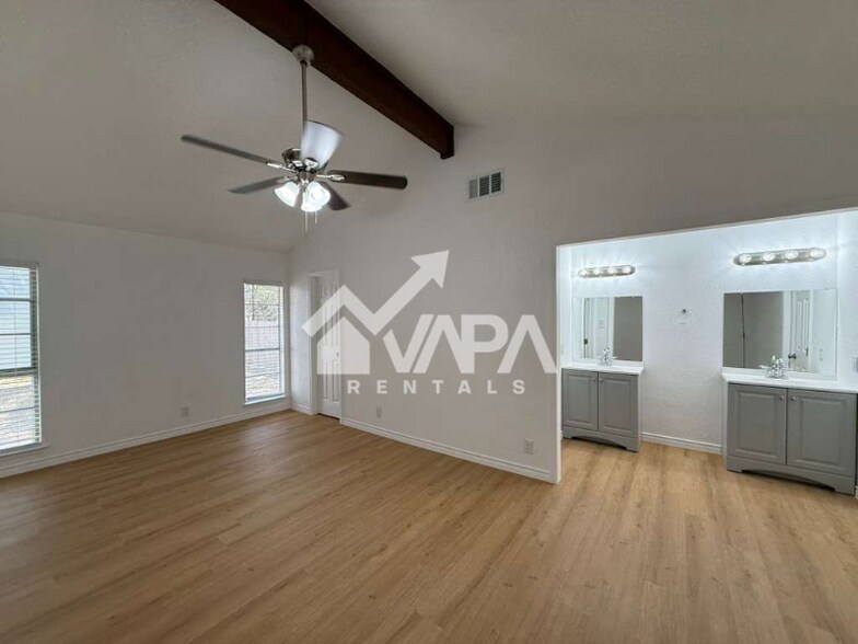 Building Photo - 8342 New World Dr