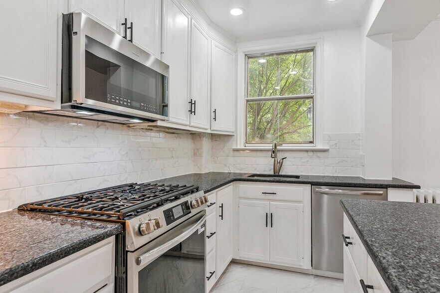 Building Photo - 4414 Volta Pl NW