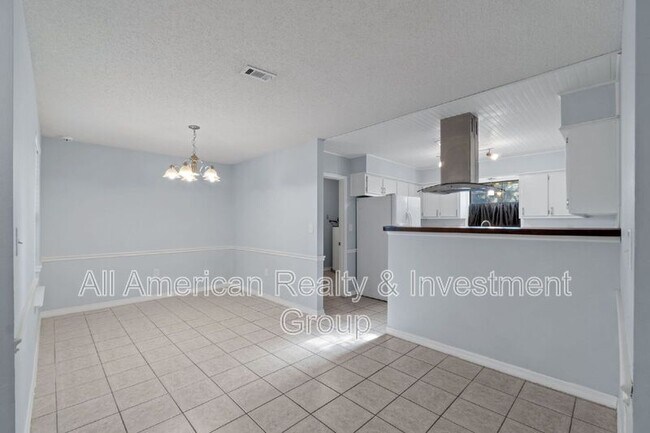 Building Photo - 502 Krest Dr