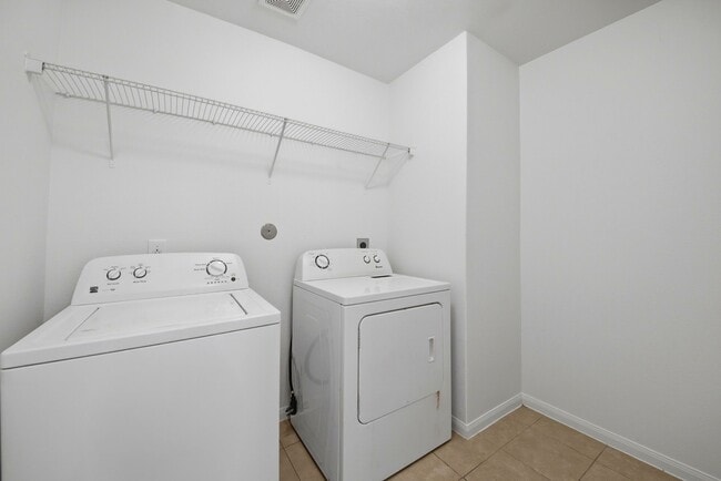 Building Photo - 2006 Quiet Palm Ln