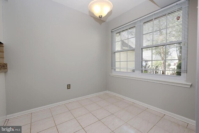 Building Photo - 53 Woodlake Dr