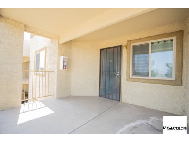 Building Photo - Modern Comfort &amp; Prime Location in Mes...