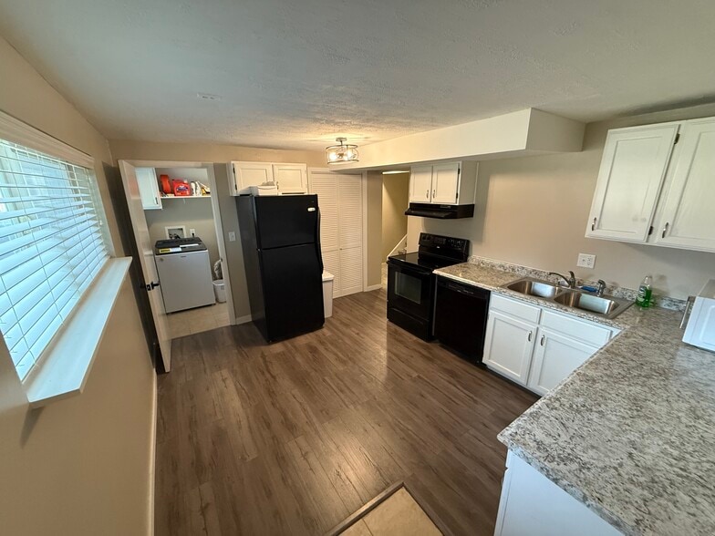 Kitchen - 825-11575S E Sunburn Ln