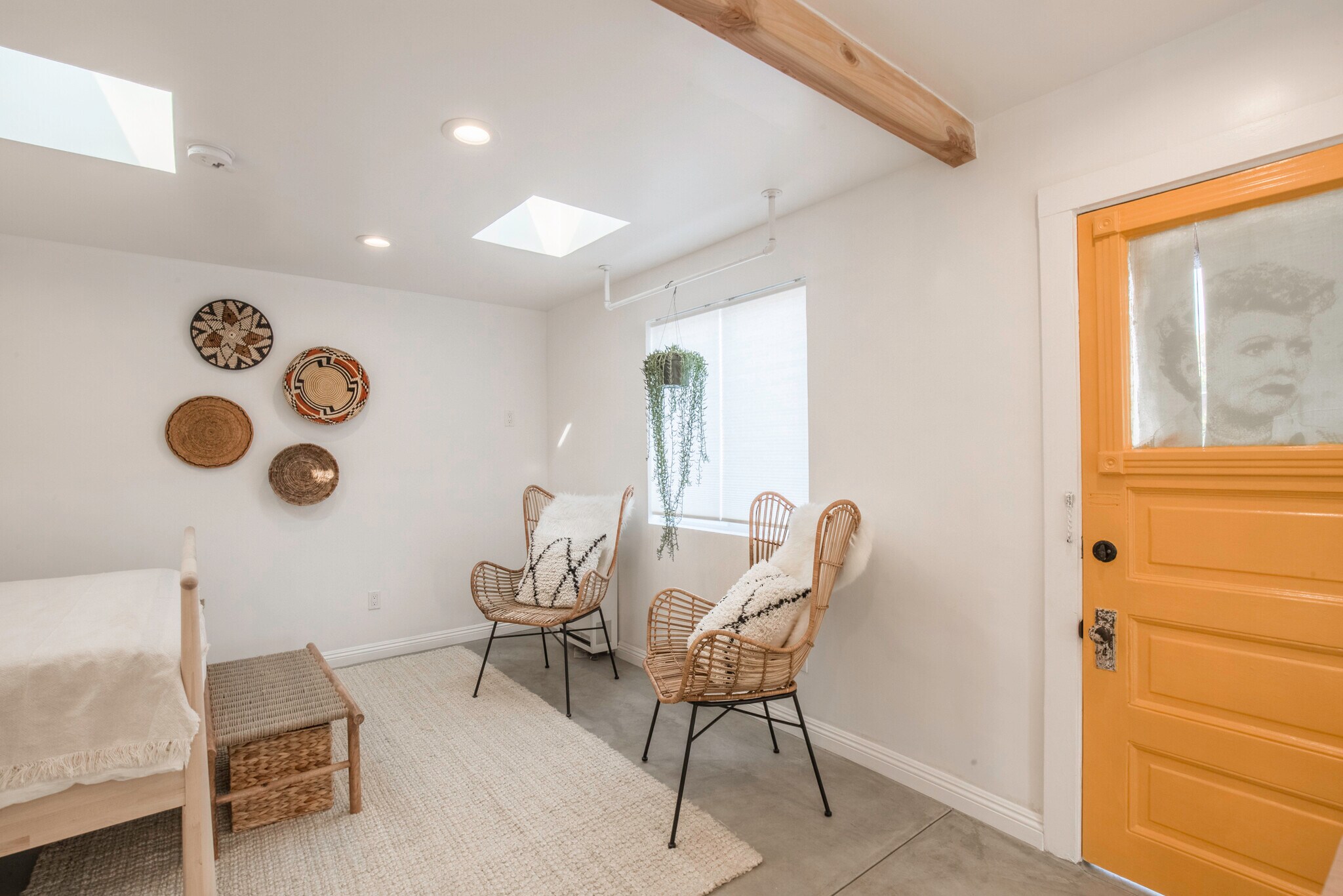 Studio space - 718 Vernon Ave